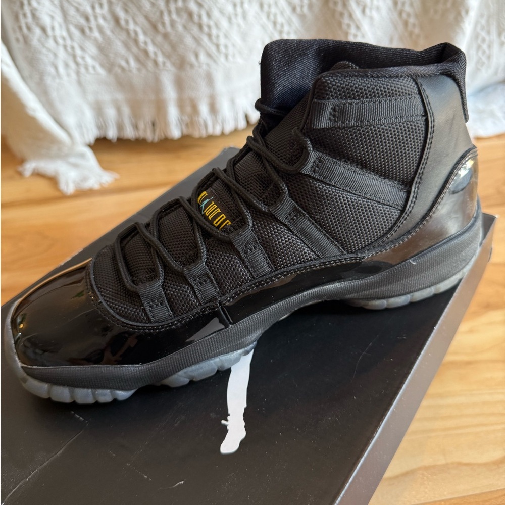 Jordan Retro 11 - youth size 6.5 / women size 8 / black gamma blue - Picture 7 of 10